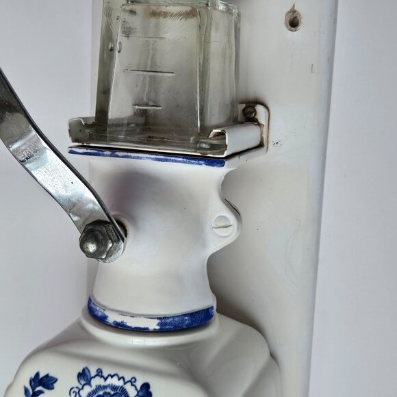 Vintage De Ve HOLLAND Wall Mount Coffee Grinder Blue Delft Windmill | Dutch - Picture 12 of 17